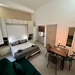 Tucci17 *